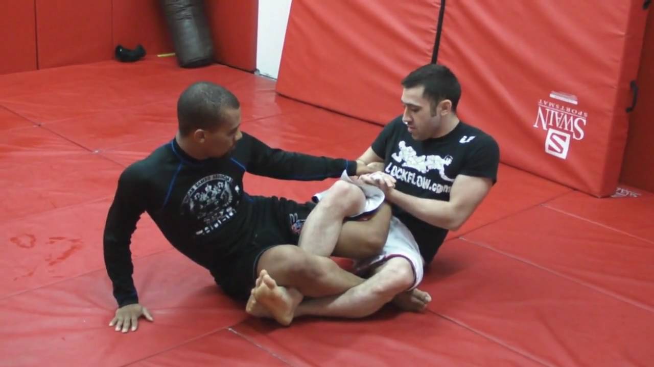 Reilly Bodycomb - 'Love Knot' leg lock