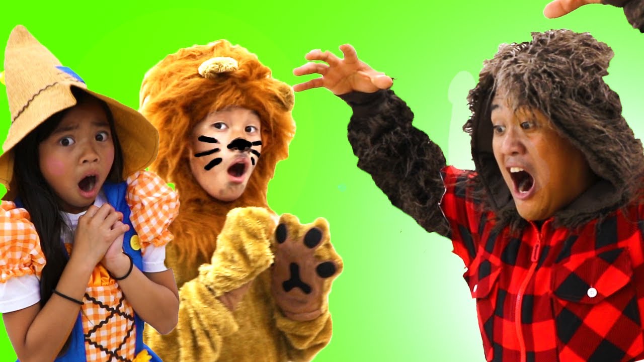 Emma Pretend Play | Dulce o Truco | Halloween Dress Up & Trick or Treat | para Niños