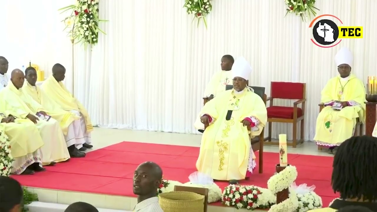 EE MARIA UWAKUMBUKE MAREHEMU WOTE NA FR NTAPAMBATA II MISA YA MAZISHI PADRE PAUL SABUNI PUGU DSM
