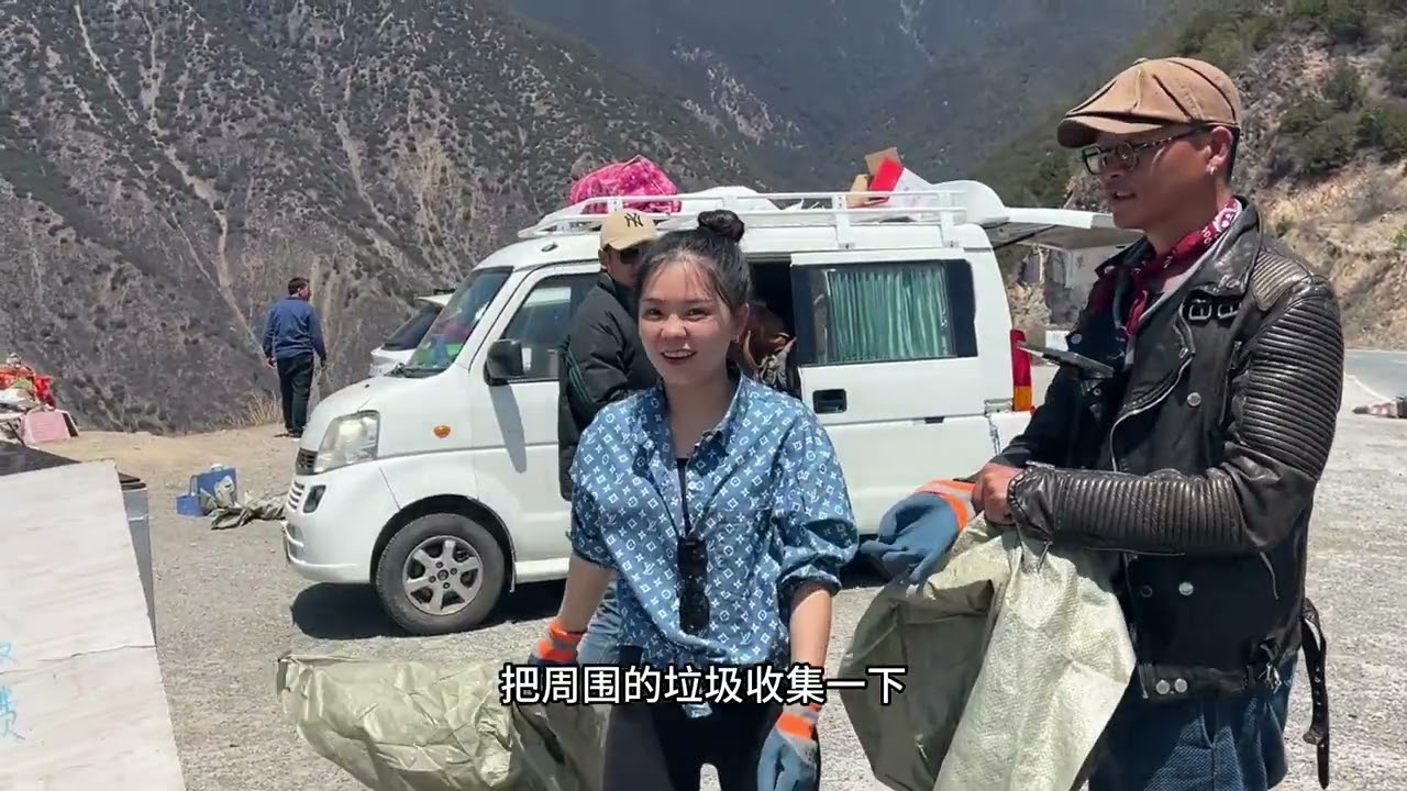 梅里南坡 丹丹姐又回到梅里南坡了  她已经来过很多次了， 村里人见到她都说你又回来了  #乡村旅游 #梅里南坡大本营 #八里达 #边玛 #梅里雪山日照金山 ，@咸蛋z