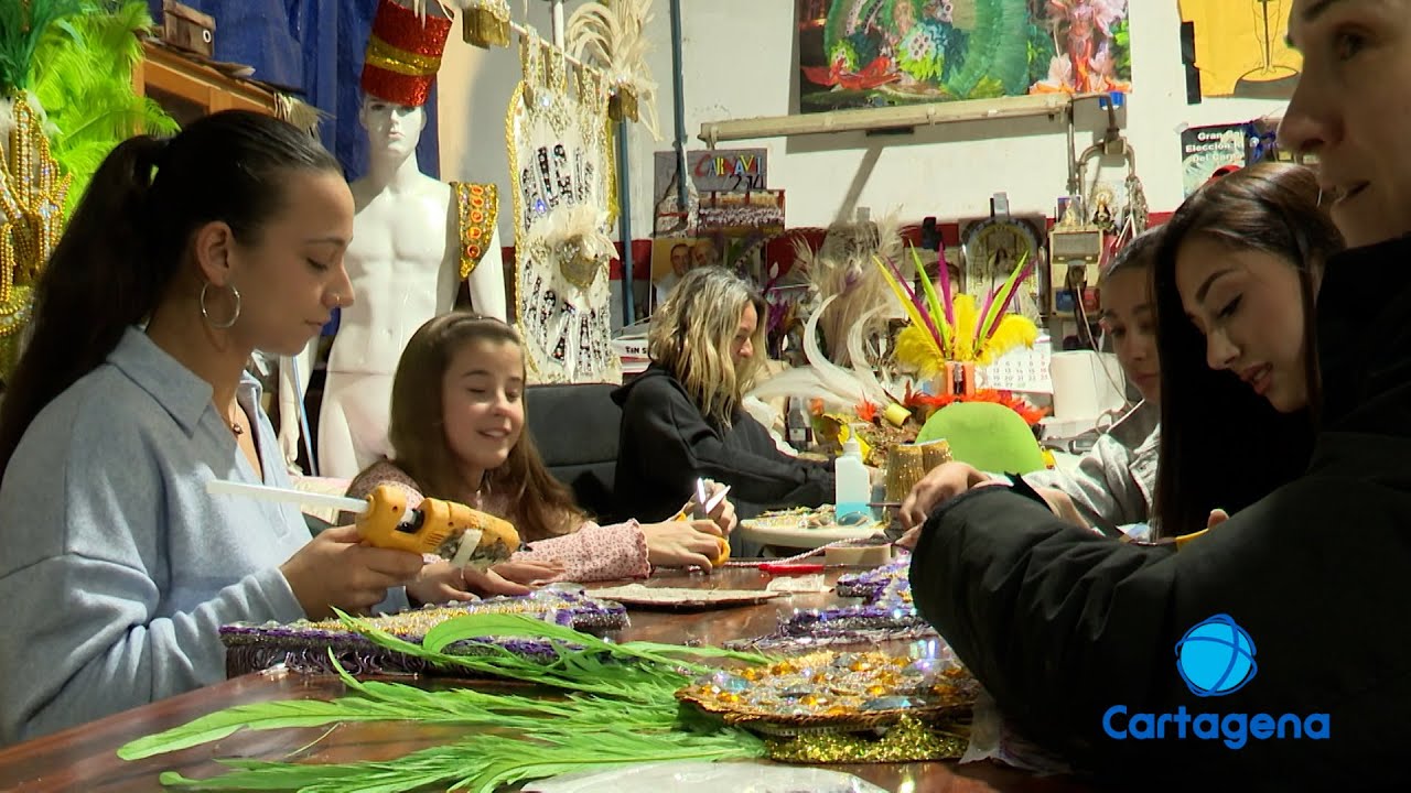 Visitamos los talleres de las comparsas de Carnaval
