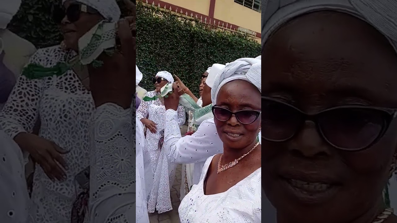 Iyabo Ojo dance with Fathia Balogun and Saheed Balogun with their son @ Fathia mum's burial 