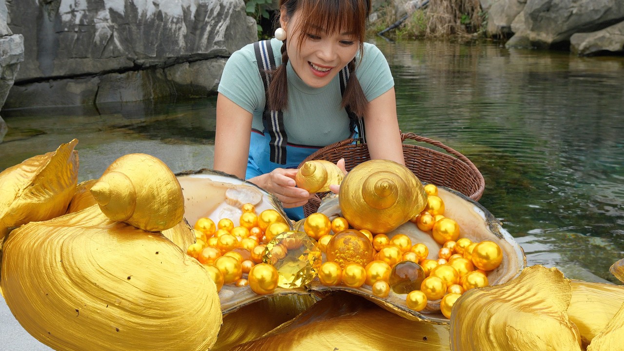 😲😲 Mysterious Clam Rewards Rural Girl with Shining Pearl on a School Holiday Filled with Promise