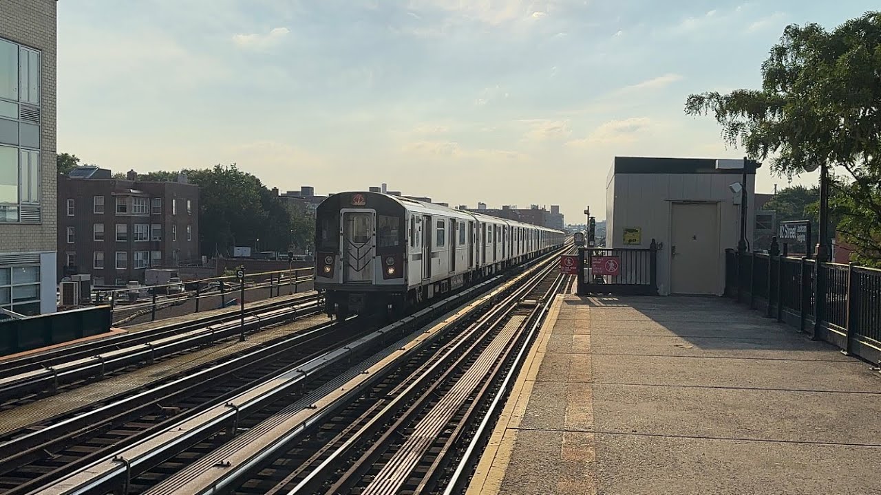 AM Rush Hour R188 7 Skip Stop Local/Express Trains At 82nd Street Jackson Heights