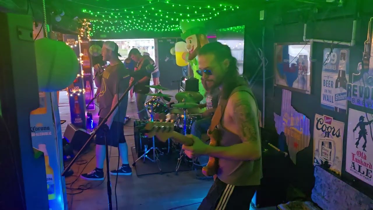 🍀 Readymade covers Mountain's song Mississippi Queen at Durado's in Surfside, Texas March 14, 2026