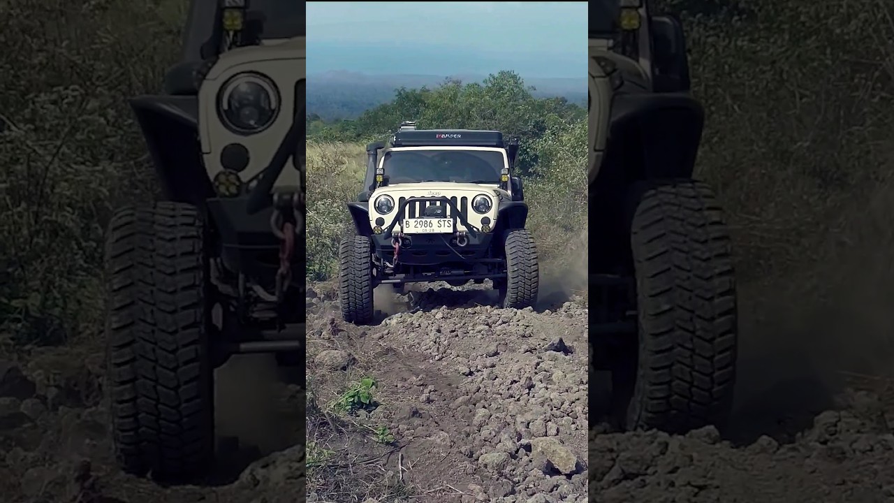 Jeep Offroad di Tanjakan Berbatu Pendakian Gunung Tambora #mobiloffroad #rubicon #jeepindonesia
