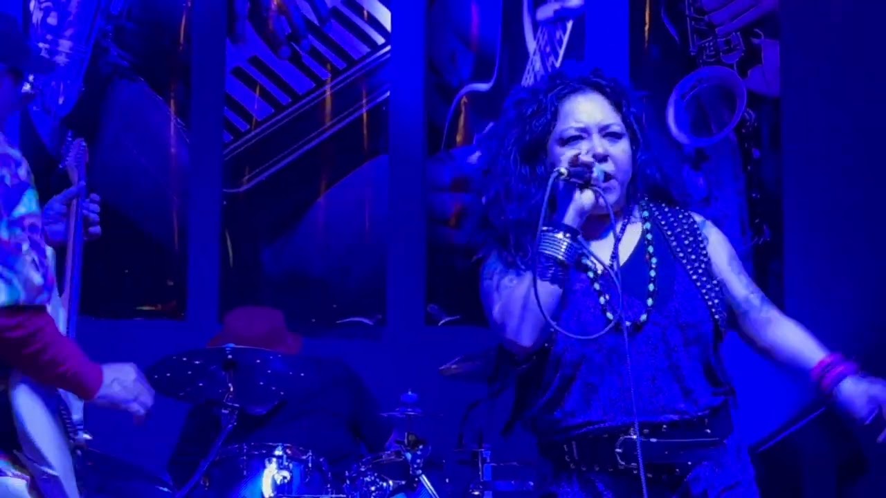 Janessa Lee and her band Box of Pearls performing Ball and Chain