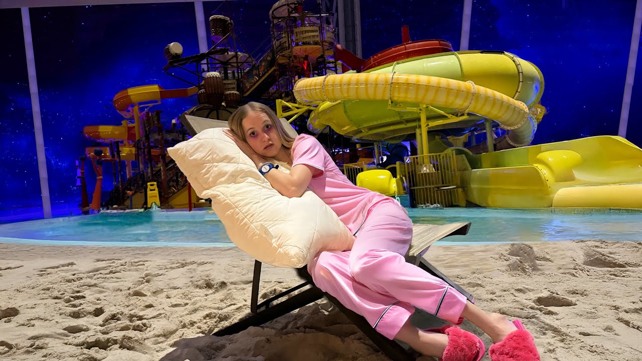 SPĘDZIŁAM NOC W AQUAPARKU!