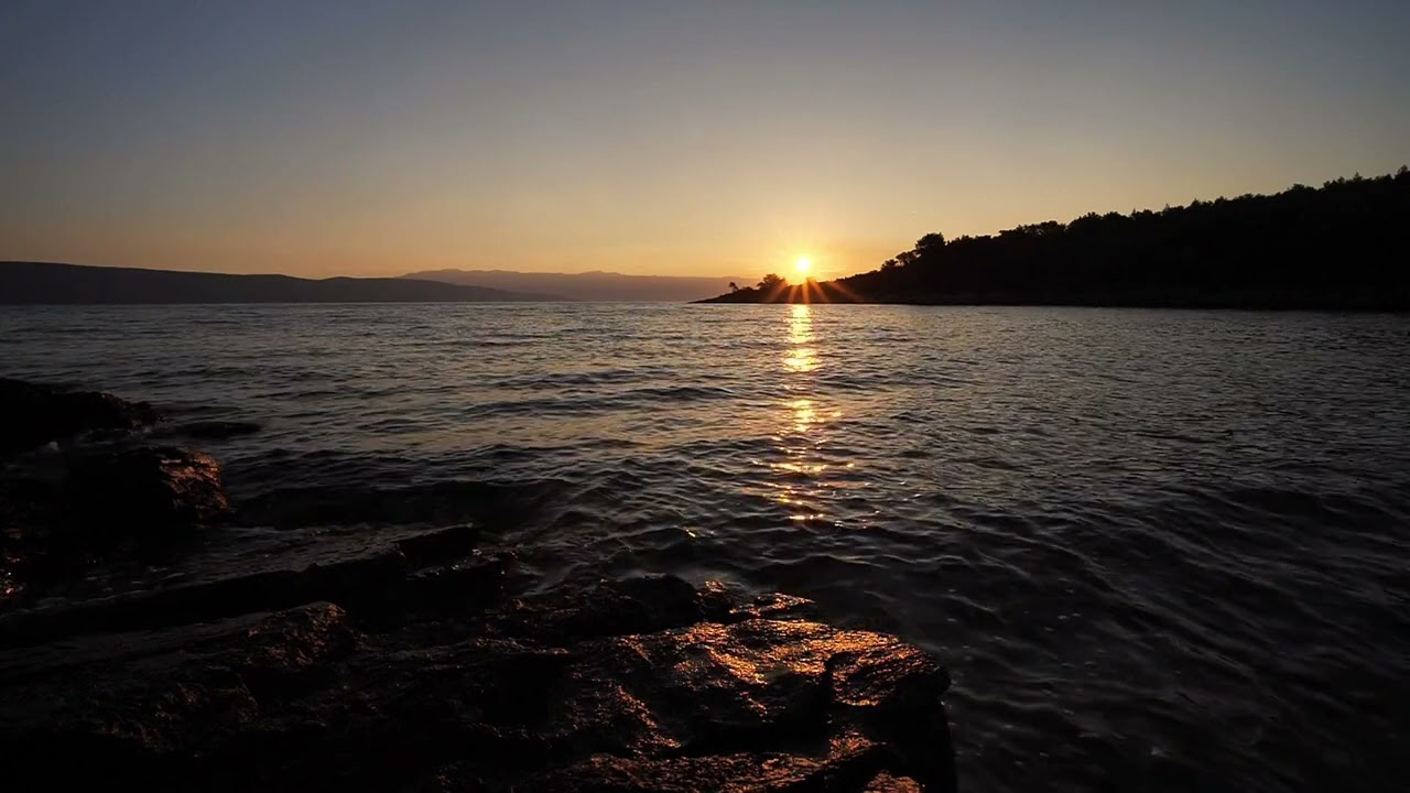 Evening Serenity - Calm Sea Waves & Relaxing Saxophone Music
