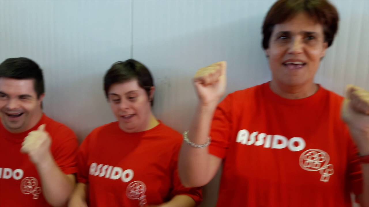 ASSIDO BAILA CON LA ROJA