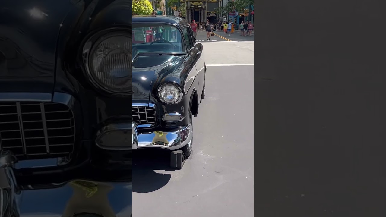 19&rsquo;s old luxury cars Universal Studio Singapore. #minivlog #singapore #universalstudios
