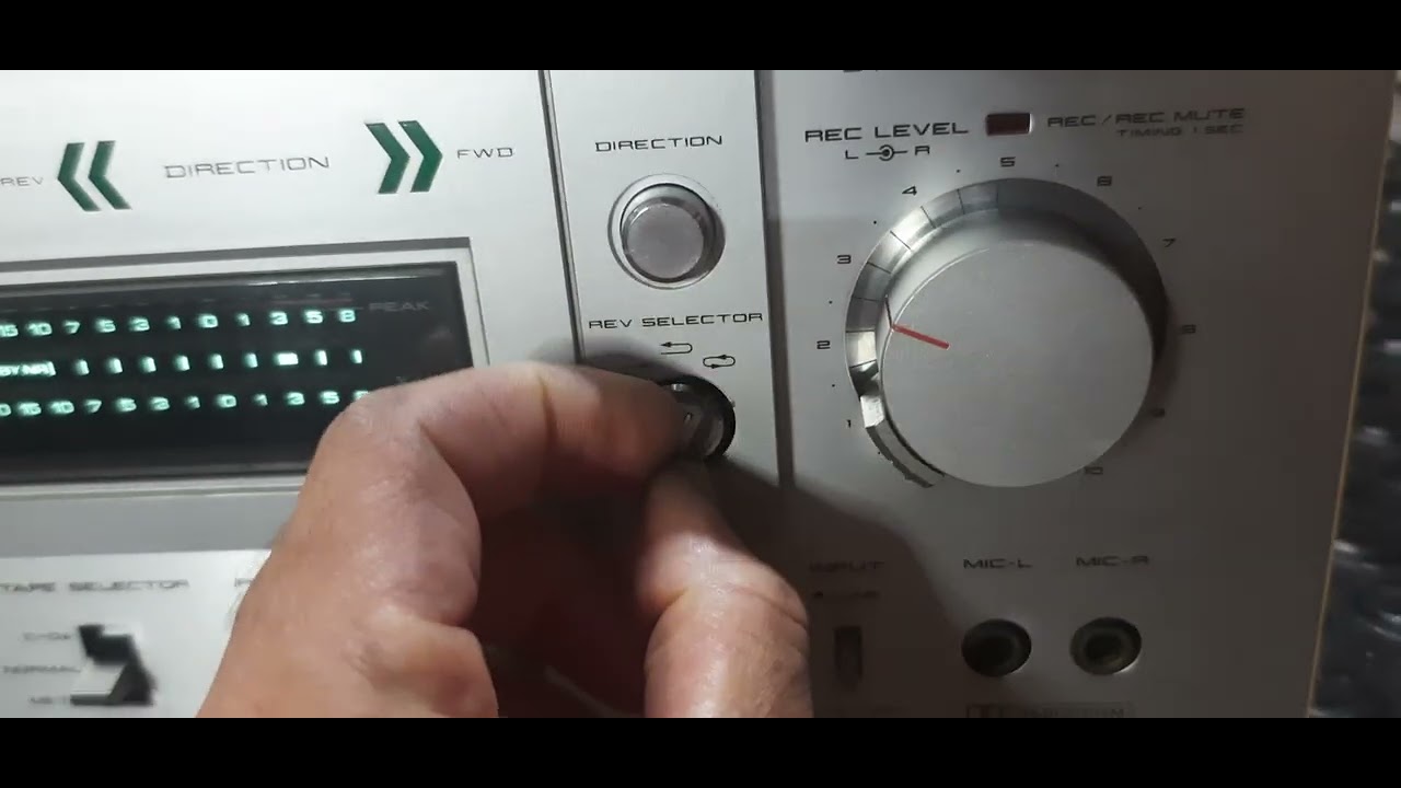 Tape deck AKAI  modelo CS-M40R  ( Disponivel para Venda ).