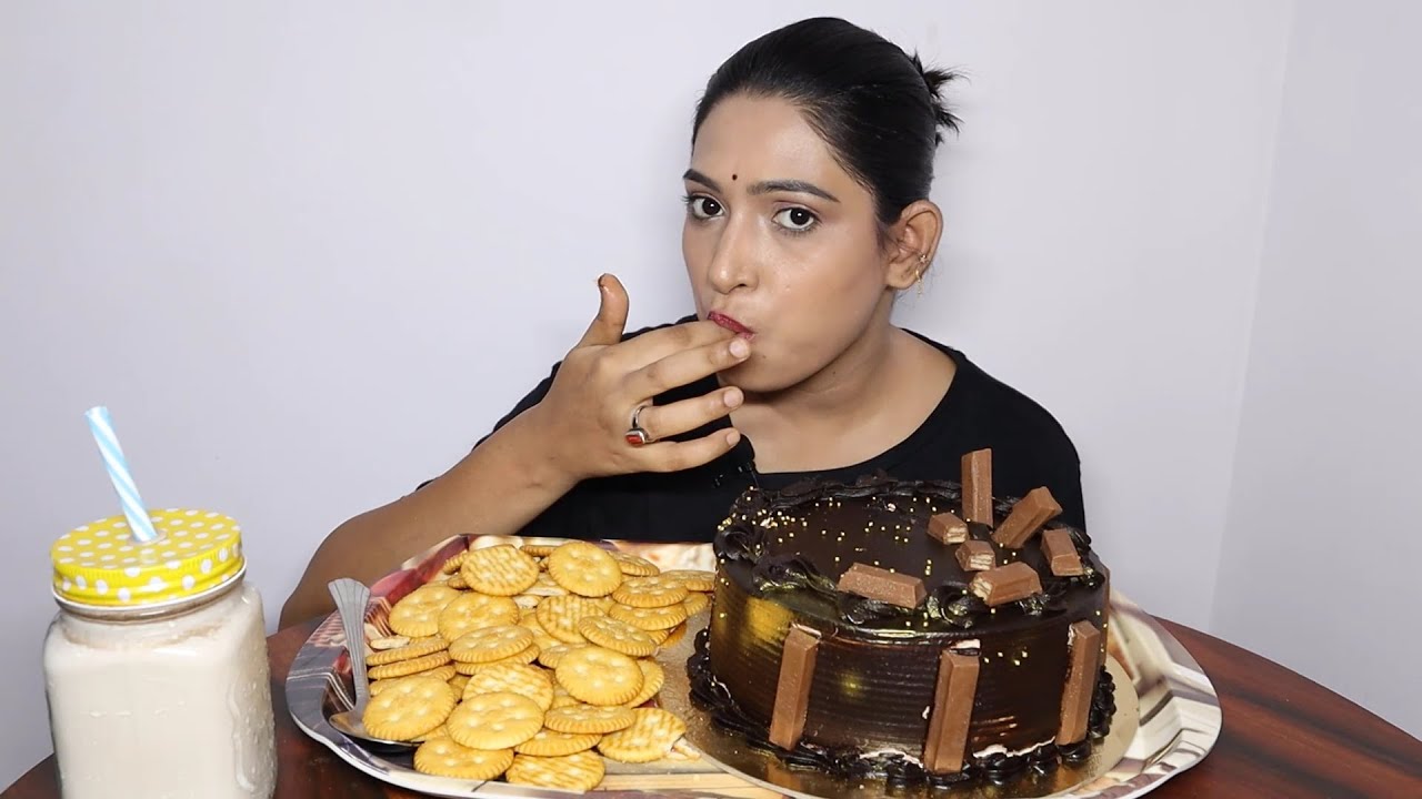 Kitkat Cake At Home | ASMR Cake Eating (eating it for the first time) || Kitkat Cake Eating Show