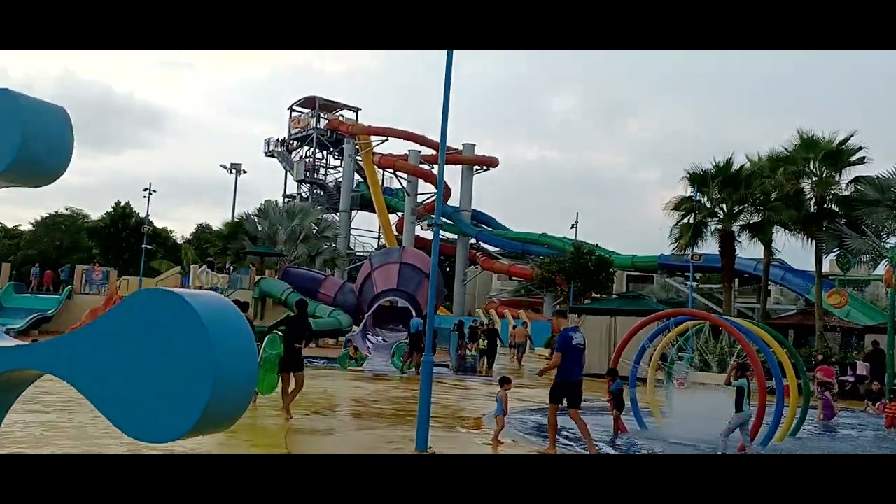 WILDWILDWET POOL AT SINGAPORE