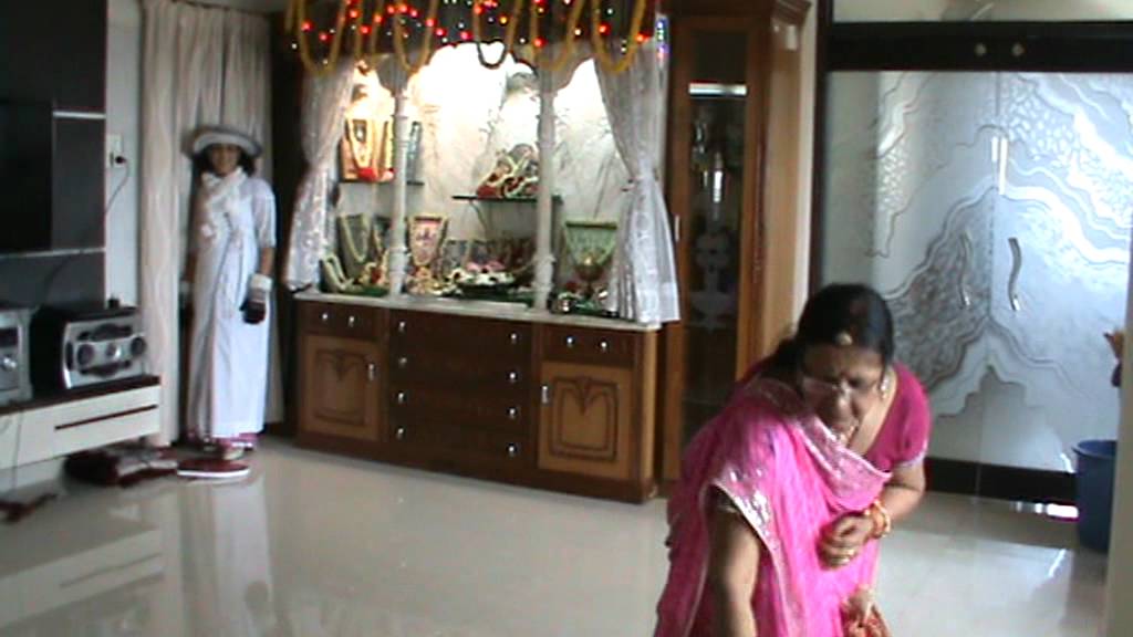 Mummy's performance-Desi Saas Videshi Bahu ki nokjhok