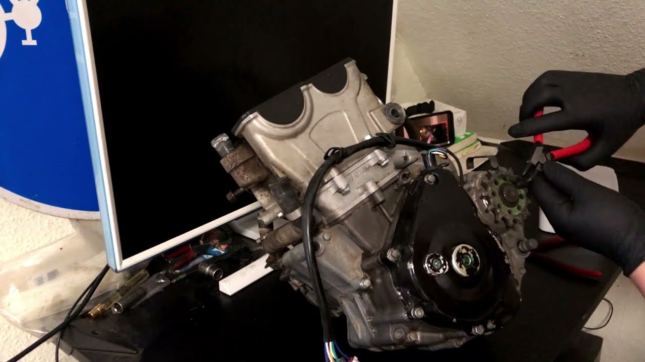 Kawasaki kx250f motor zerlegen und problem finden.