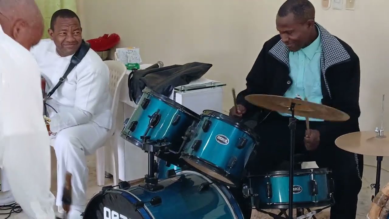 Aquel que camino sobre la agua #coro cristianos 