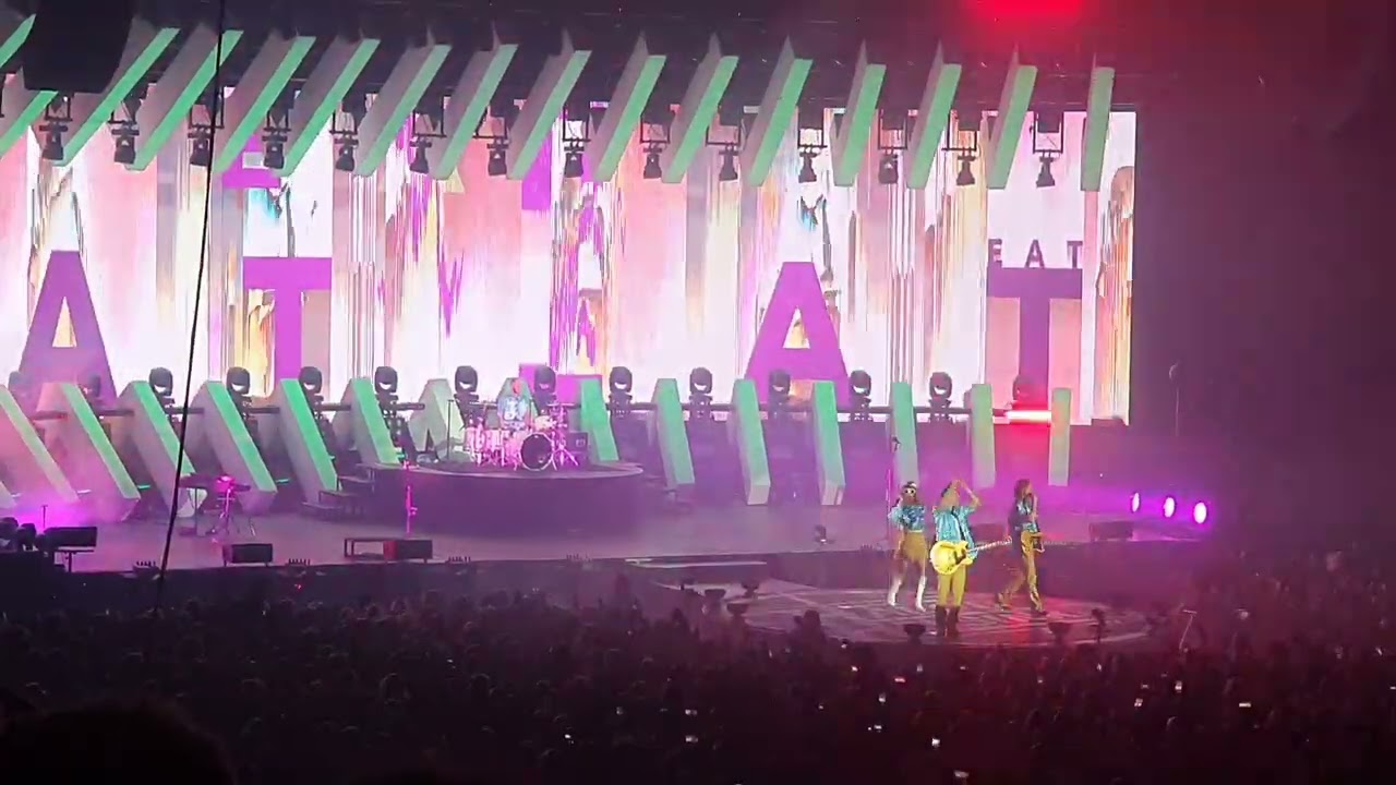 Haloo Helsinki - Reiviluola live Helsingin jäähalli 17.12.2022