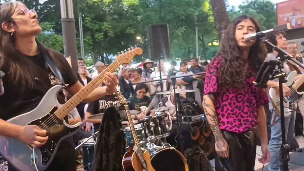 REVEIL EN LA ALAMEDA CDMX BLACK MAGIC WOMAN COVER DE CARLOS SANTANA
