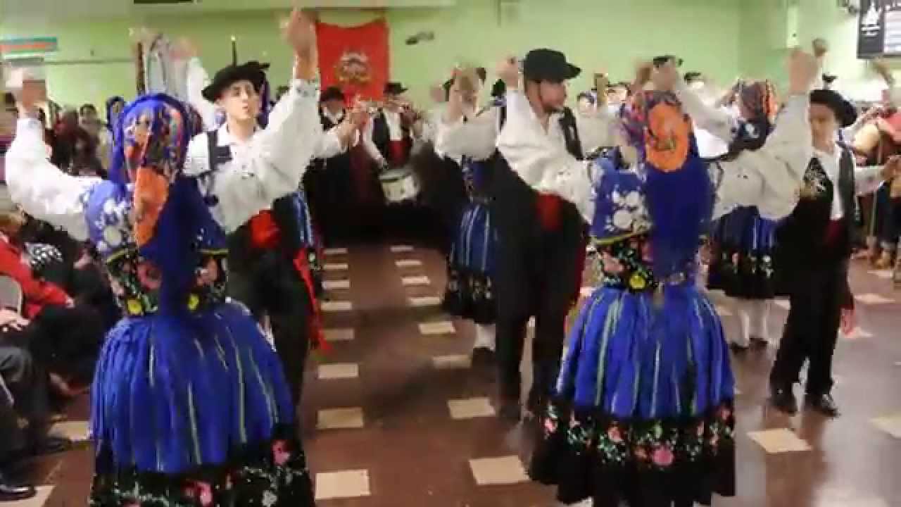 Camponeses do Minho Perform At Disadvantaged Children's Holiday Party