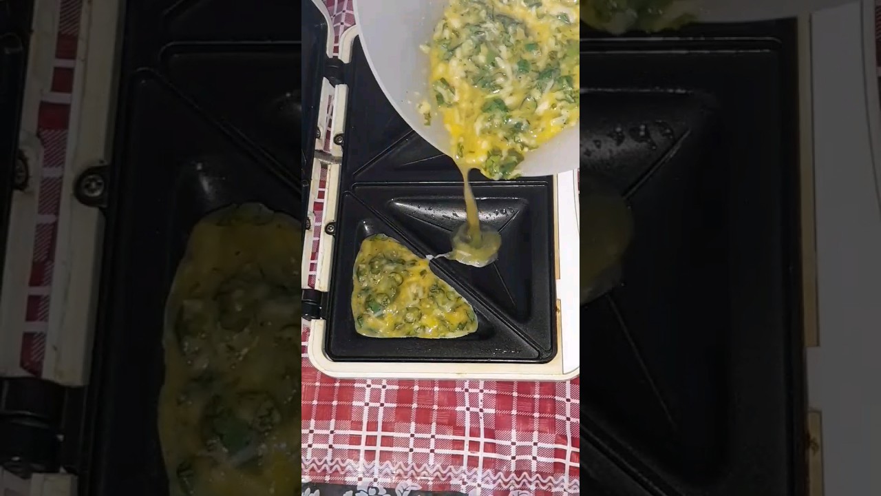 Make cheese omelette sandwich in sandwich maker  #shorts #ytshorts #youtubeshorts
