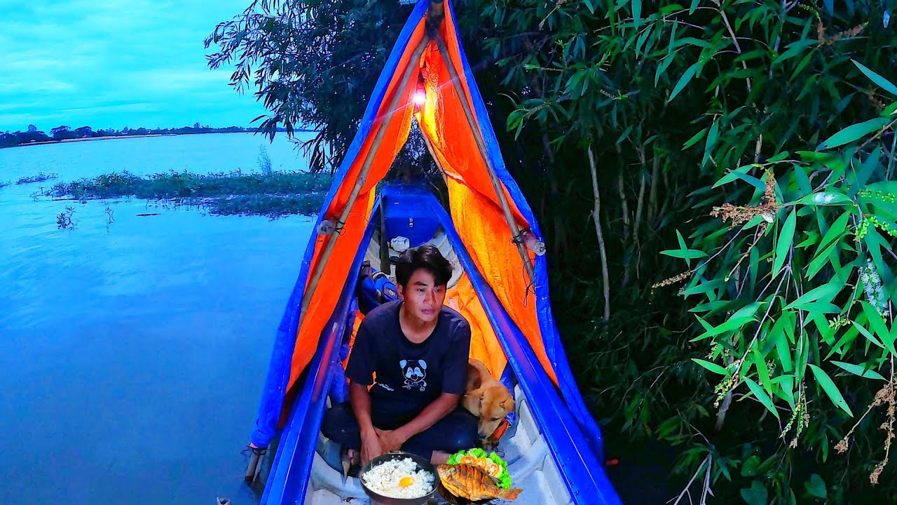 Camping on a boat with my dog | Fishing and cooking outdoors 