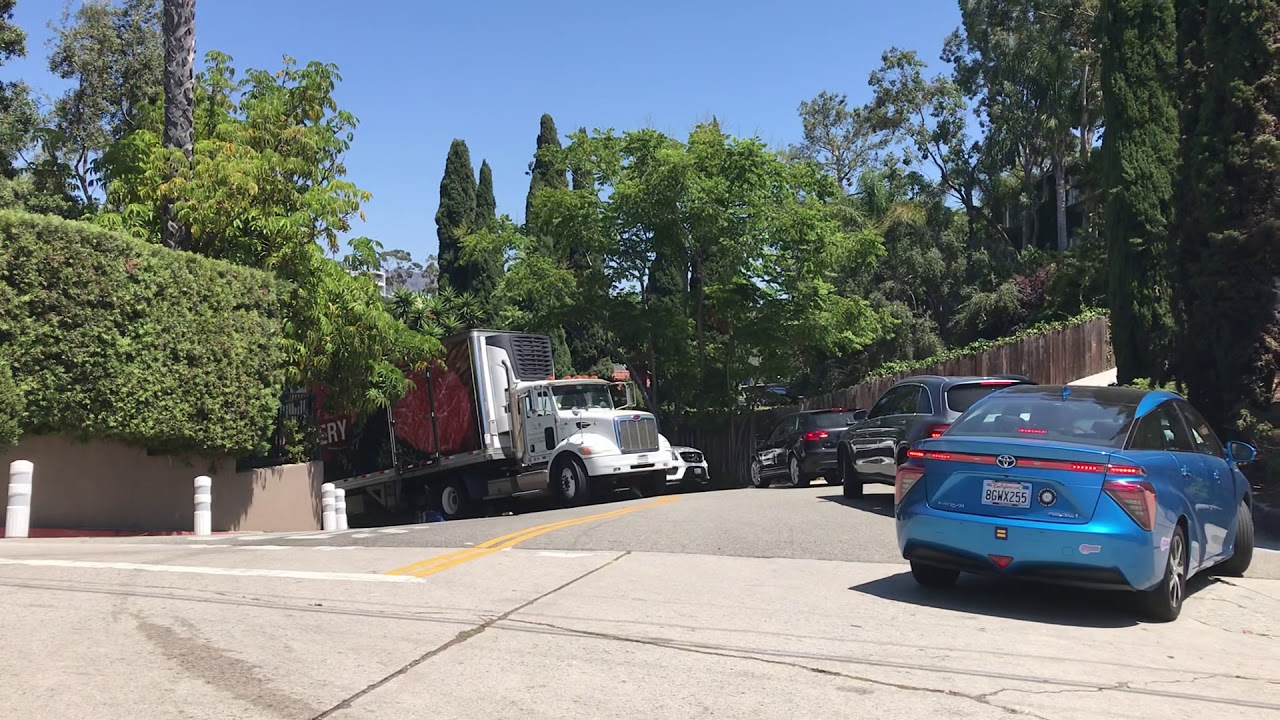 Another Semi-truck using WAZE