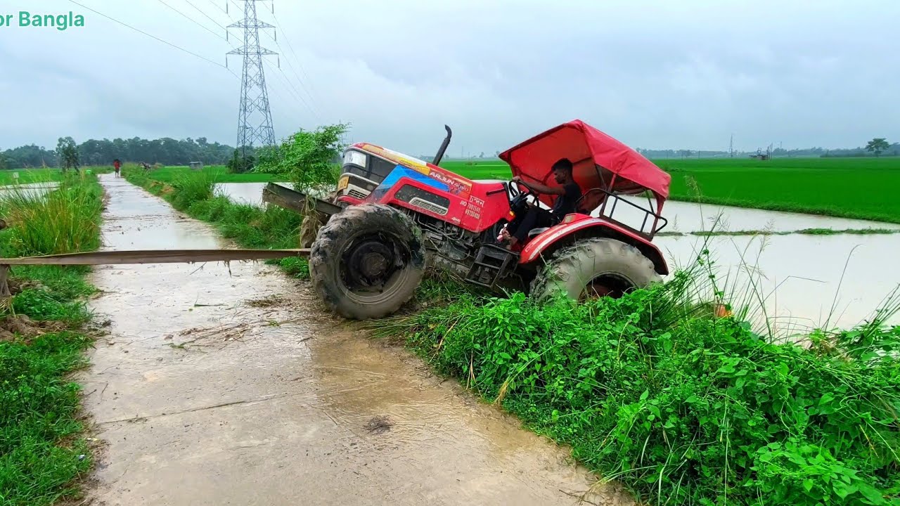 Very Dangerous 😡Mahindra Tractor Stuck In Mud