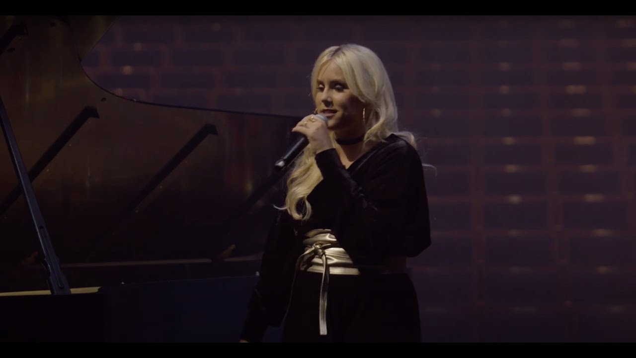Alexis Arnold - Read Between The Lines (Live At The Amaturo Theater)
