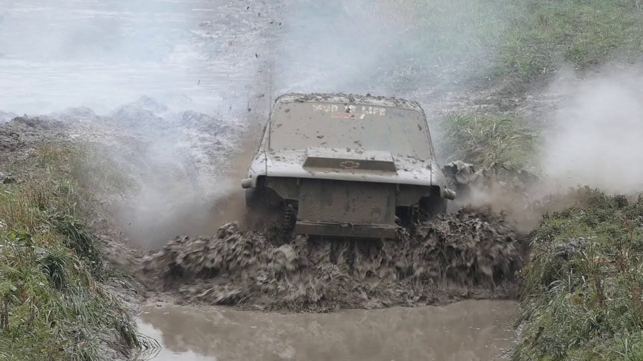 Extreme Mudding in Deep Mud Pits Truck Mudding extreme Mud bogging Mud trucks
