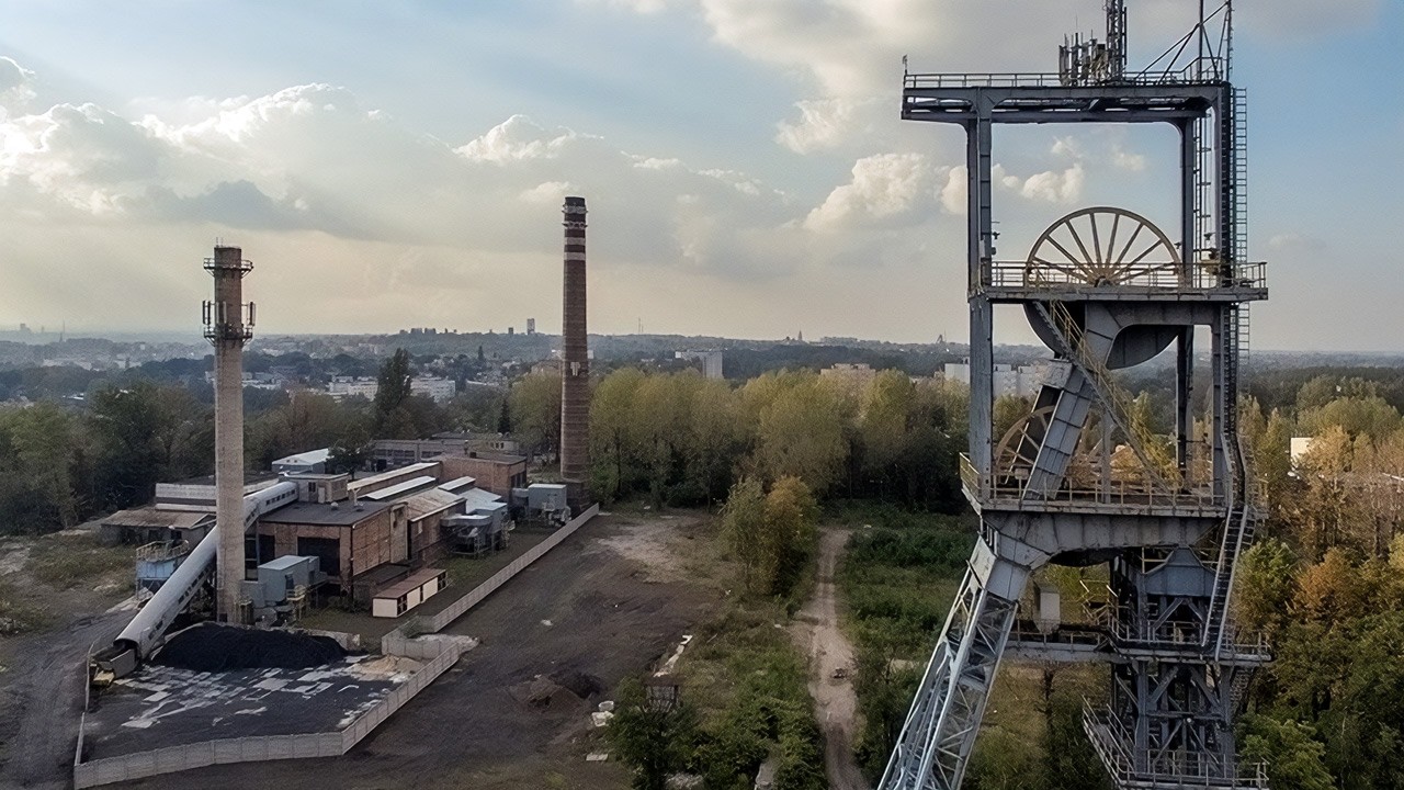 Lot wok&oacute;ł wieży szybu Nowy Wirek &ndash; archiwalne ujęcia z jesieni 2017