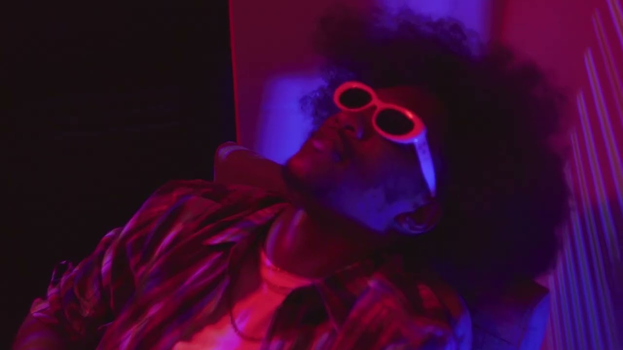 AU6US - LOUDER ( OFFICIAL MUSIC VIDEO)