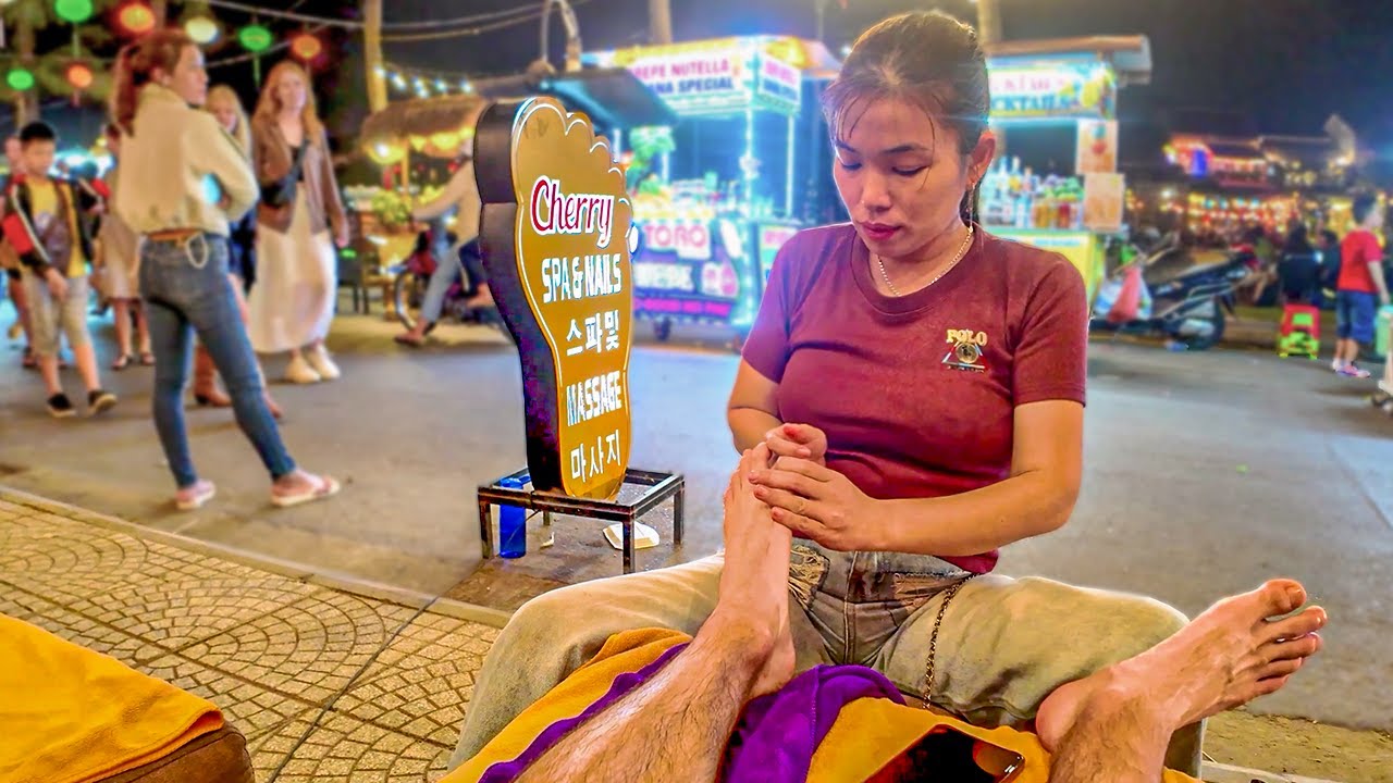 Noisy Foot Massage in Dazzling & Colorful Tourist City - Hội An  🇻🇳