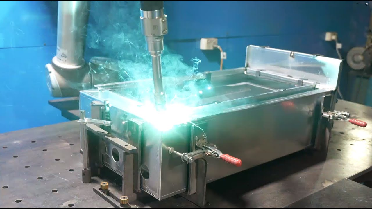 Cobot Welding aluminium box with sensing using ColWeld