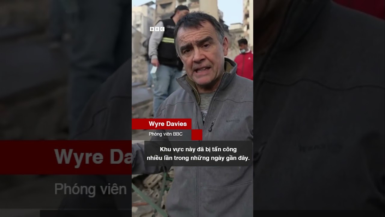 Сотрудники BBC находятся на месте событий после того, как Израиль разрушил здание в центре Бейрут...