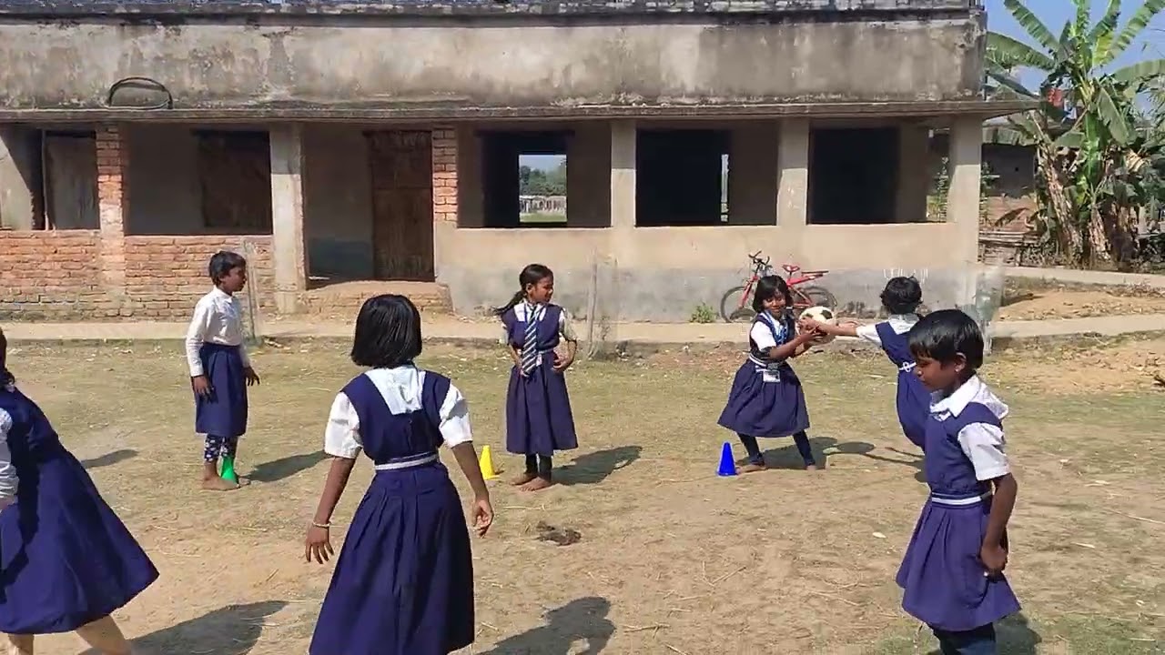 Throw And Catch Football. Students Games. Group Game. Funny Game #school #youtube 