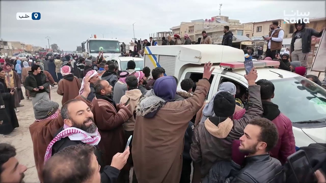 أهالي مدينة مسكنة في ريف حلب يحتفلون بدخول قوات الجيش العربي السوري إلى مدينتهم