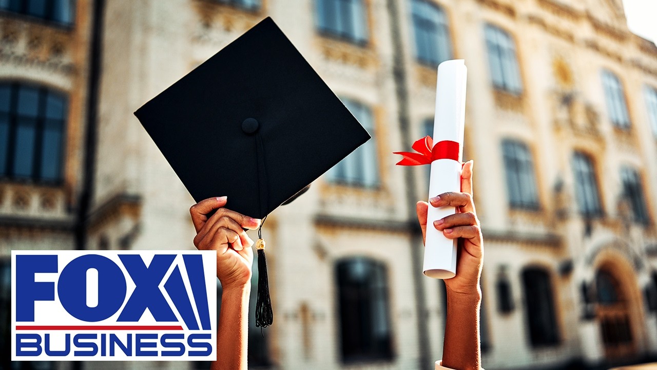 КРИЗИС ВЫПУСКНИКОВ: Уровень безработицы резко вырос до десятилетних максимумов.