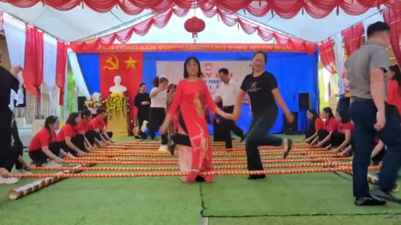 Nhảy Sạp - Tiết mục sôi động nhất trong ngày Đại Đoàn Kết TK2 2024 - Lão Bà Bà TV