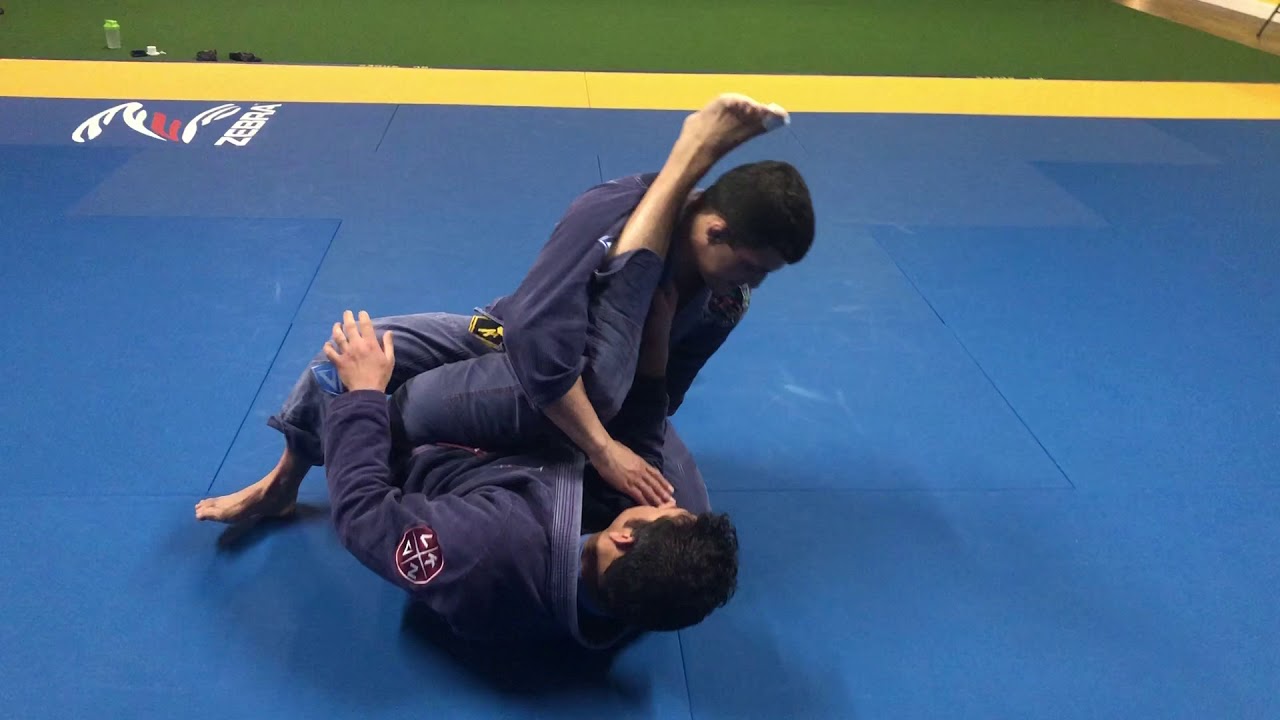 Knee cross pass