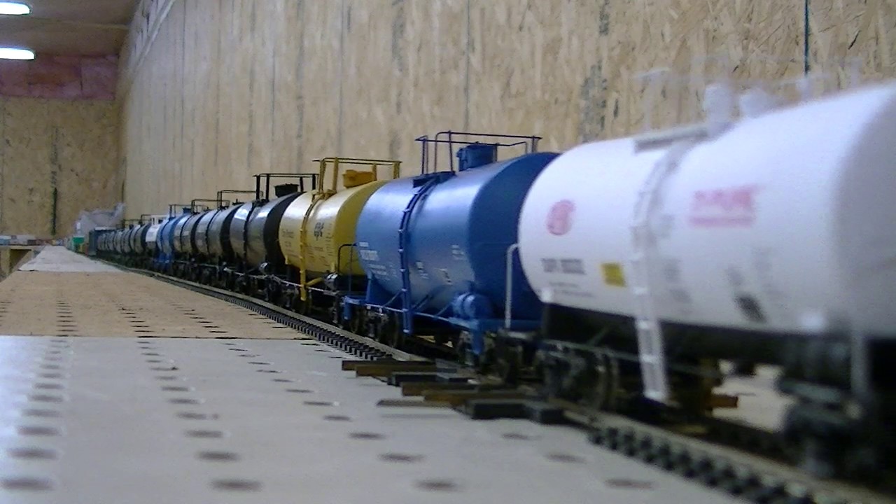 Very Long HO scale CSX model train