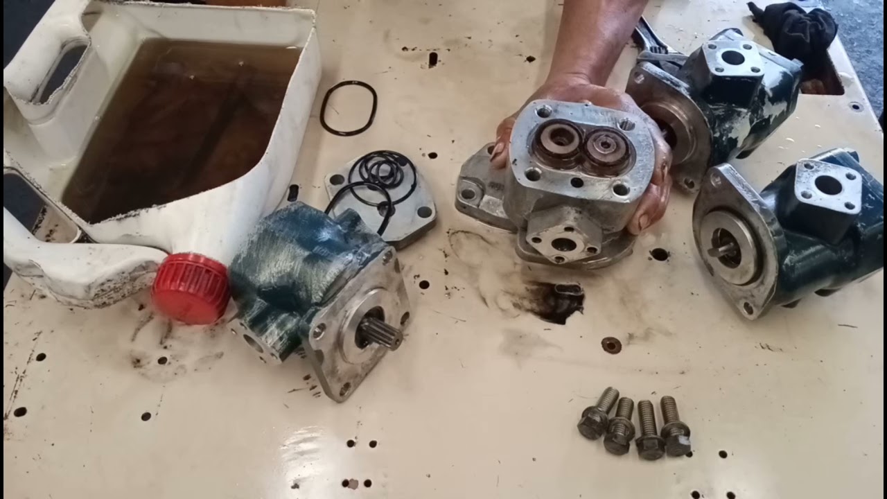 hydraulic pump tractors & marine MECHANIC