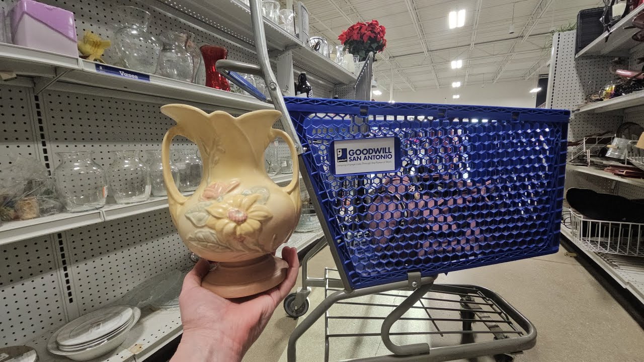 Is One Woman's TRASH Another Woman's TREASURE? Goodwill-Texas! Thrift with me!