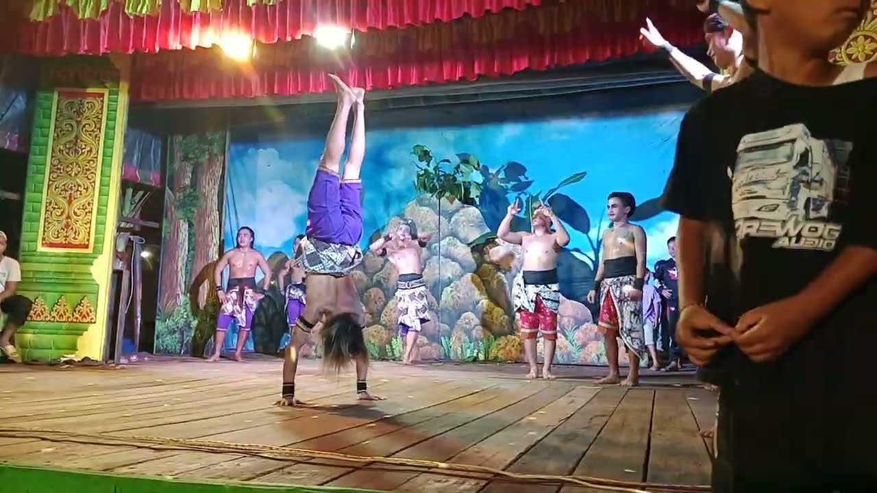 Atraksi perang salto yang sangat spektakuler ketoprak satriyo utomo