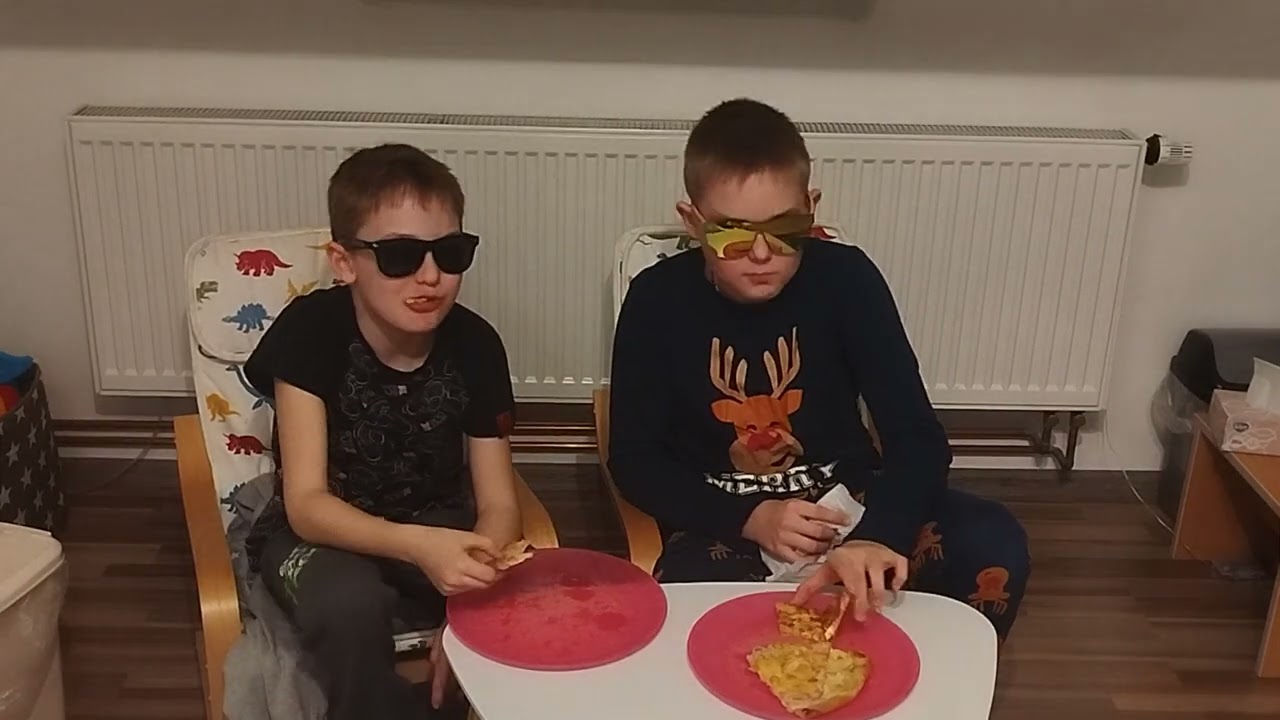 koupily jsme si pizza a testujeme jaká je lepší