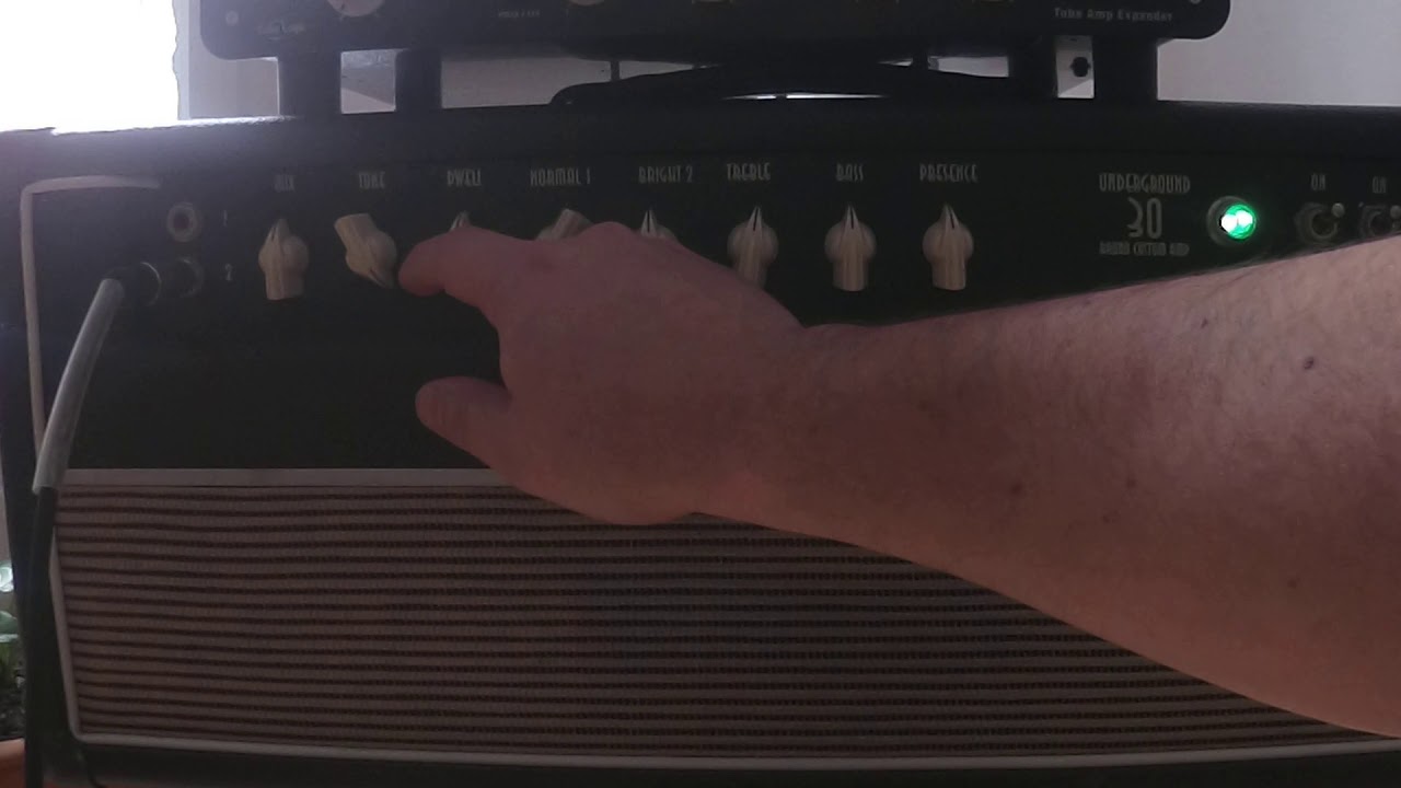 Bruno Underground 30 reverb loop with knobs turning