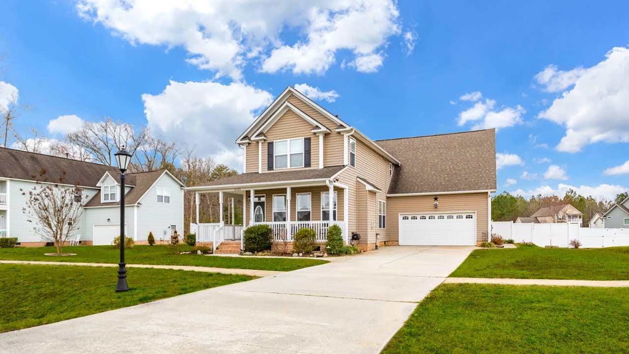 This Sprawling Estate Is Close To All The Areas Shopping And Entertainment