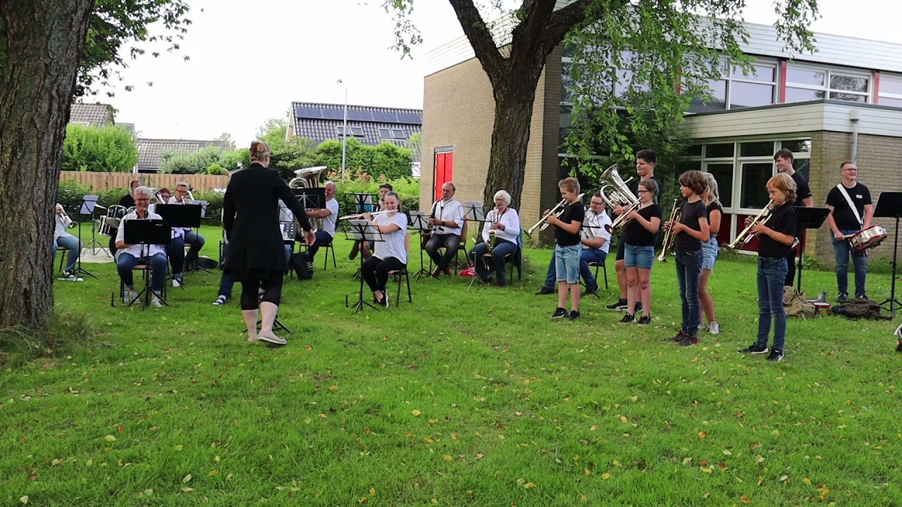 Orkest speelt samen met de jeugd