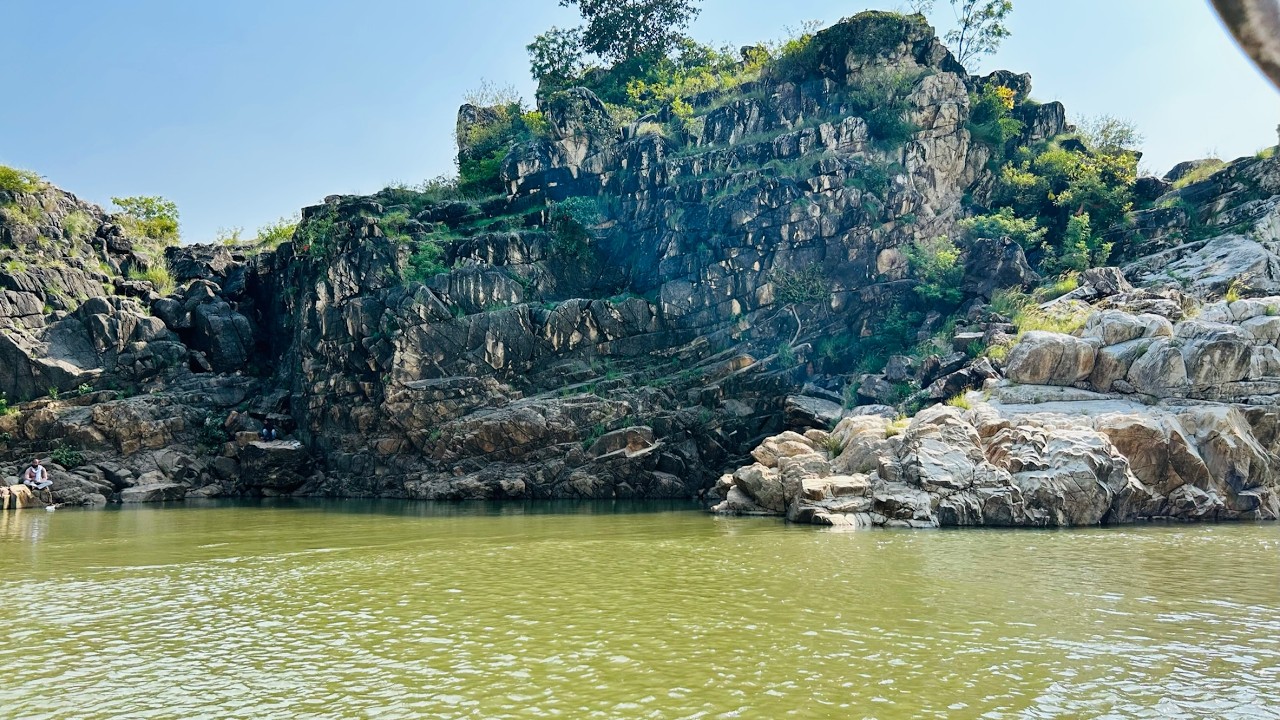 Exploring Marble Rocks & Dhuandhar Falls | Jabalpur Travel Vlog