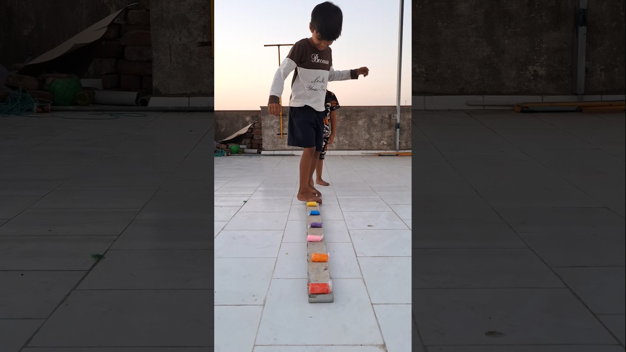 Walk on the bridge keeping your balance #shortfeed #shortvideos #shorts #game #viralvideo